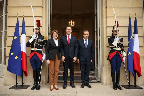 Annie Genevard, Christophe Hansen et Sébastien Lecornu à Paris le 28 octobre 2025.