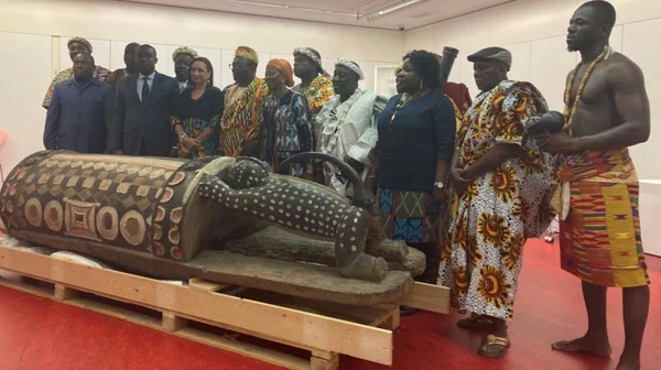 France: désacralisation du « tambour parleur» avant sa restitution à la Côte d'Ivoire