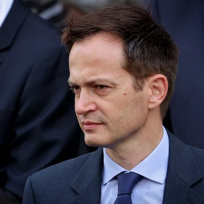 Pierre-Yves Bournazel vu de profil lors d'un événement public.