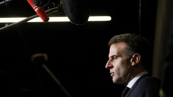 Macron affirme que la décision de la Cour suprême des États-Unis sur les droits de douane montre qu’il est bon d’avoir des contrepouvoirs dans les démocraties