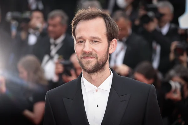 Benjamin Lavernhe sur le tapis rouge, maître de la 51e cérémonie des César