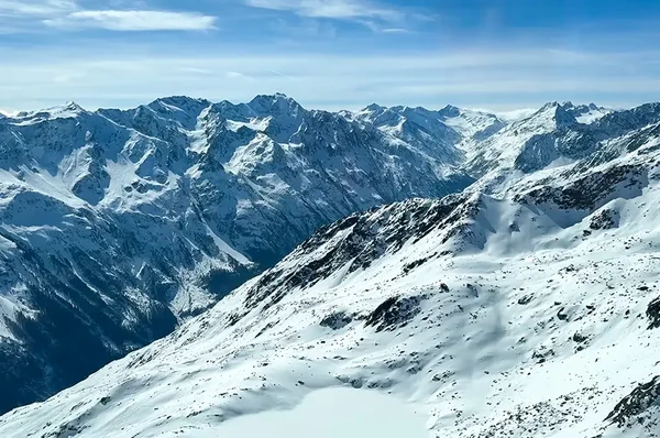 Vue des montagnes enneigées à La Grave dans les Hautes-Alpes, lieu de l'avalanche mortelle