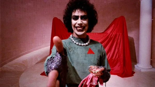 Tim Curry regrette amèrement de n'avoir jamais incarné Hannibal Lecter