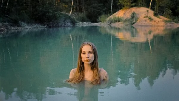 Actors Guna Zariņa and Kaspars Zvigulis in a scene from Alice Zariņa's film 'Nospiedumi'