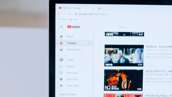 Capture d'écran de la page d'accueil de YouTube montrant la section des tendances.