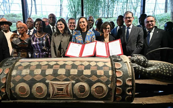« Il va enfin retrouver sa terre » : la France remet à la Côte d'Ivoire le tambour parleur volé en 1916