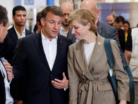 Discussion dans un cadre professionnel lié à la transition à l'Institut du monde arabe