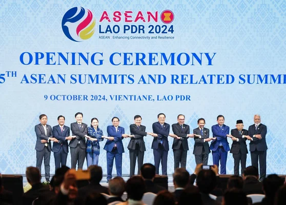 ASEAN leaders standing with arms linked at the summit opening ceremony