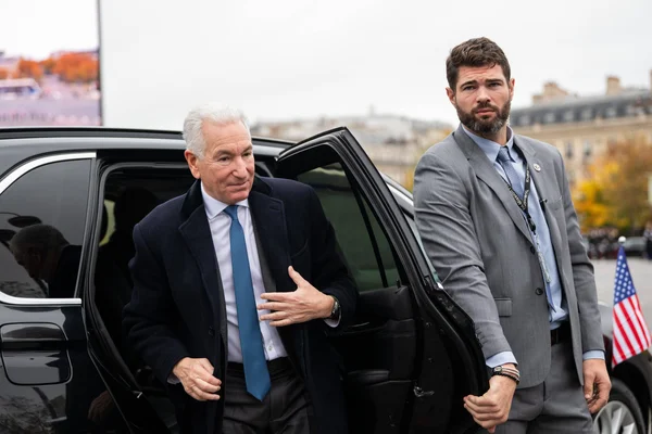 L'ambassadeur américain Charles Kushner lors d'un déplacement officiel