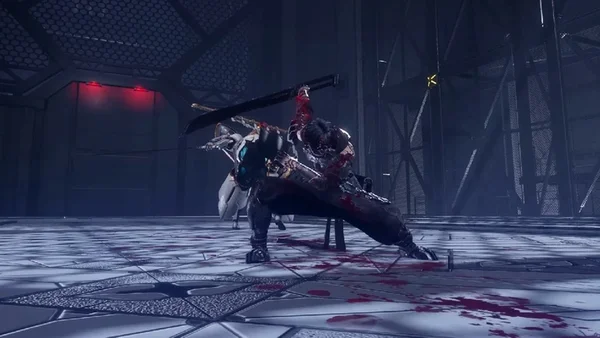 Capture de combat spectaculaire dans un décor industriel avec éclaboussures de sang.
