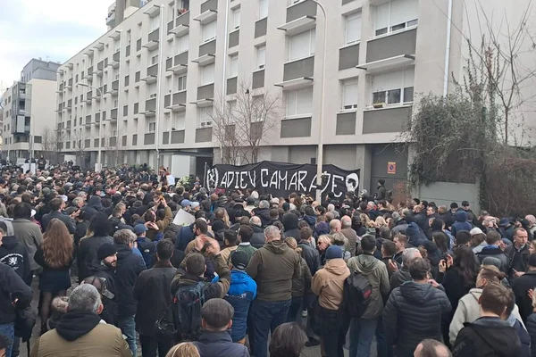 Les participants à la marche rendent un dernier hommage au « camarade » Quentin.