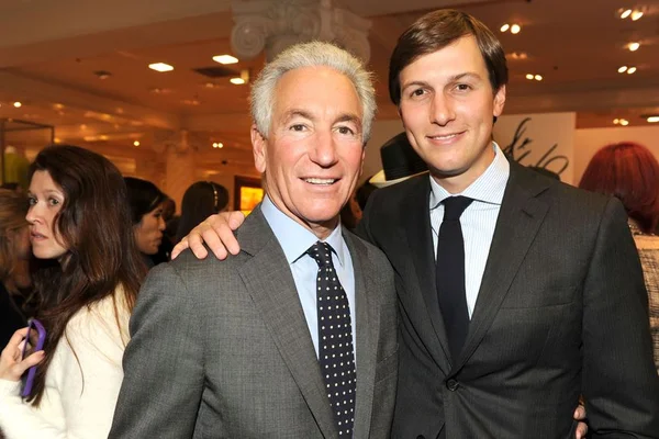 Charles Kushner et son fils Jared Kushner lors d'un événement.