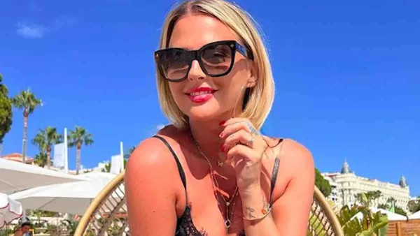 Kelly Vedovelli dément les rumeurs de couple avec Cyril Hanouna