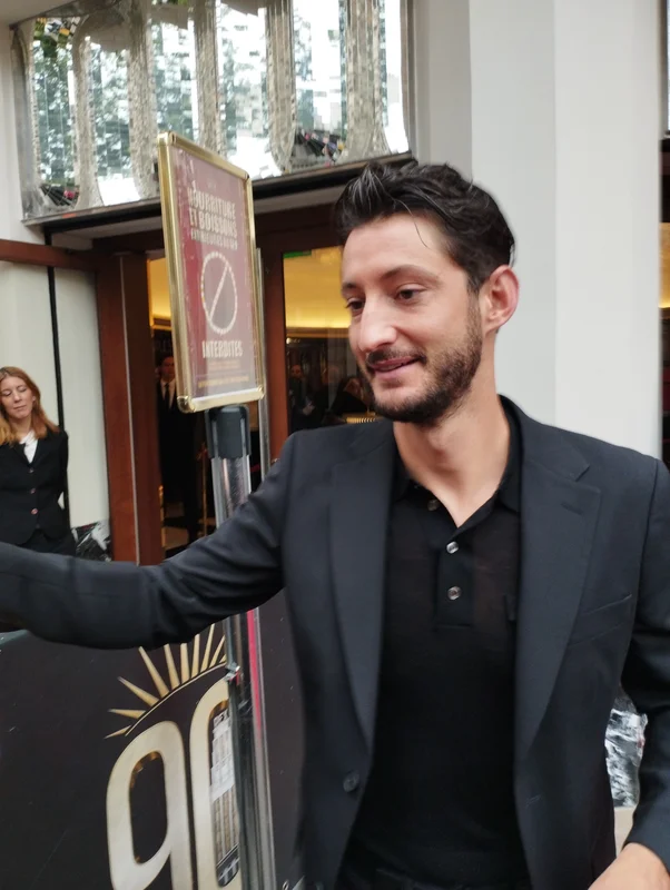Pierre Niney arrivant à l'avant-première du "Comte de Monte-Cristo" au Grand Rex, le 20 juin 2024.