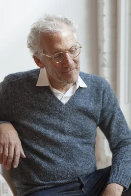 Scène intérieure de la série Family Business.