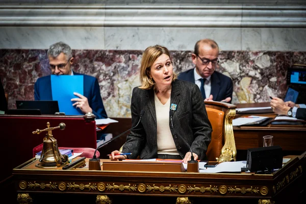 Yaël Braun-Pivet présidant l'Assemblée nationale qui a observé une minute de silence pour Quentin Deranque