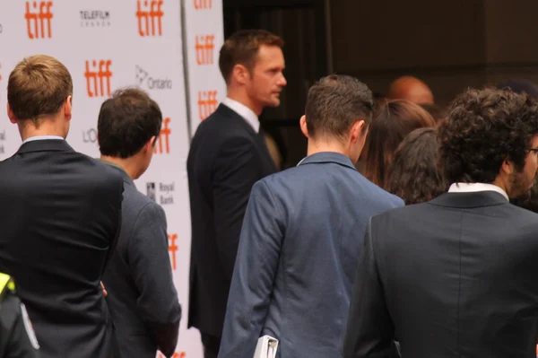 Alexander Skarsgård posing for photographers at TIFF 2018.