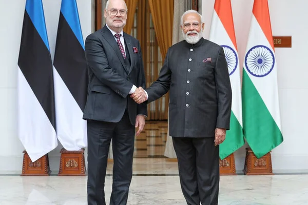 PM Modi s'entretient en bilatérale avec des dirigeants mondiaux en marge du Sommet sur l'IA