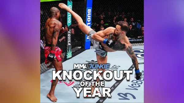 Maurício Ruffy assénant un coup spectaculaire lors d'un combat UFC