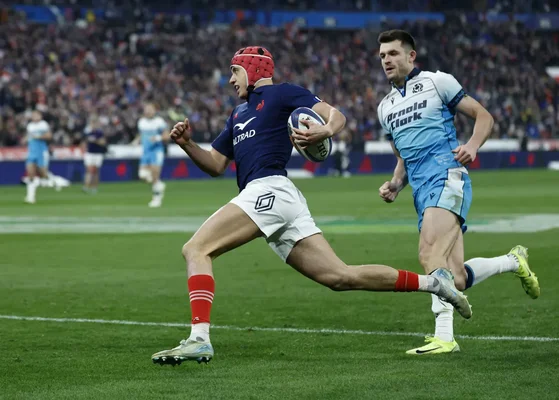 Louis Bielle-Biarrey file vers l'essai record lors du Tournoi des Six Nations