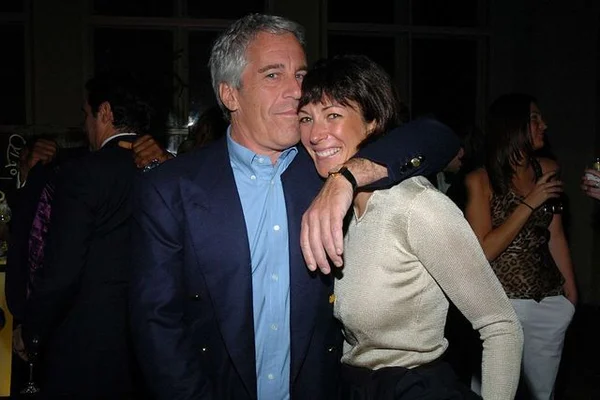 L'ex agent de mannequins Jean-Luc Brunel avec la complice de Jeffrey Epstein, Ghislaine Maxwell