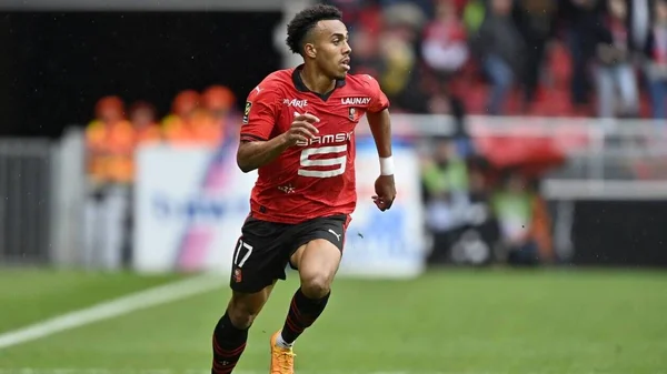 Guéla Doué quitte le Stade Rennais après 35 matches professionnels et s’engage avec Strasbourg.