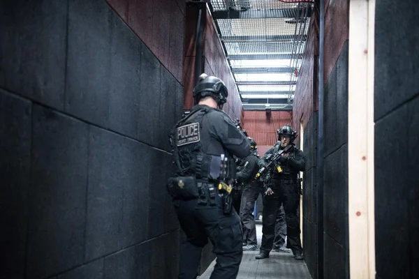 Les membres de l'équipe de contre-assaut du Secret Service démontrent leurs compétences au centre de formation Rowley dans le Maryland.