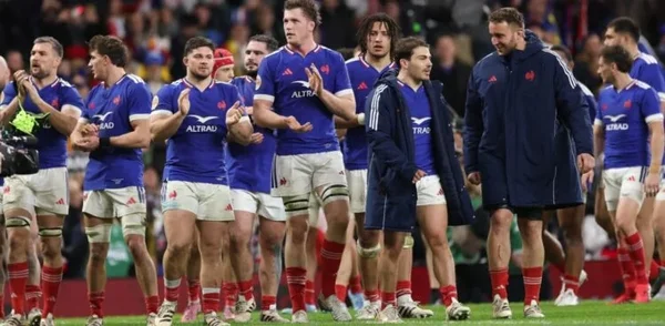 Les joueurs du XV de France en formation avant le match contre l'Italie.