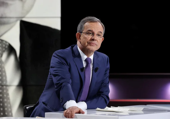 Thierry Mariani en studio pour Le Parisien.