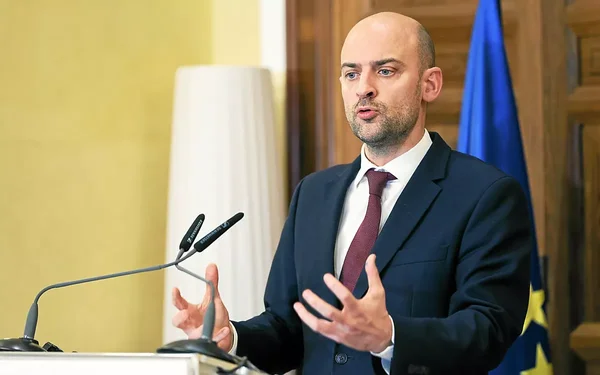 Porte-parole officiel lors d'une déclaration