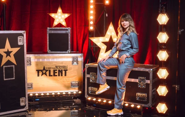 Juju Fitcats est la nouvelle présentatrice de « La France a un incroyable talent, ça conitinue »