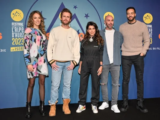 Philippe Lacheau se retrouve sur TF1, chez Arthur, avec son ex et son actuelle compagne en même temps !