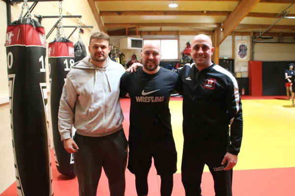 La tribune et la piste d'athlétisme du Stade Sottevillais Cheminot Club à Sotteville-lès-Rouen