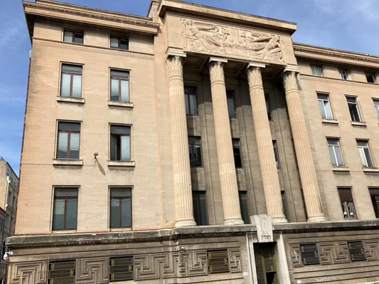 Palais de justice illustrant les procédures judiciaires en Corse