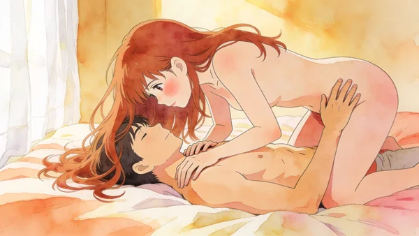 Couple nu allongé sur un lit, la femme au-dessus de son partenaire masculin, sa tête descendant vers le bassin de celui-ci. Elle a une expression de douce concentration, ses cheveux tombant en cascade sur les hanches de son partenaire. Les mains du homme 