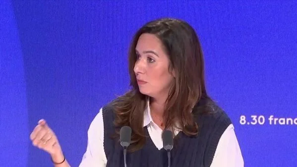 Sarah Knafo sur le plateau de franceinfo.