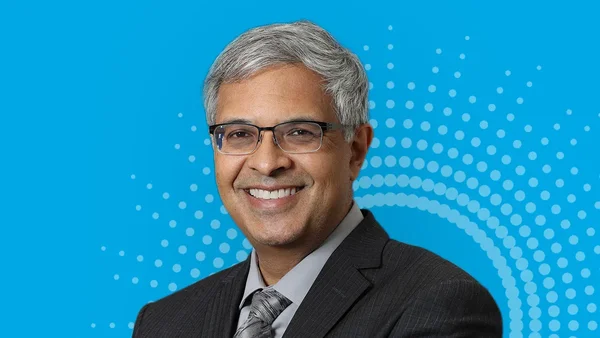 Le directeur du NIH affirmant que la baisse des coûts des thérapies est la prochaine grande frontière