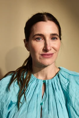 Photo officielle de Kathryn Hahn issue de sa page IMDb.