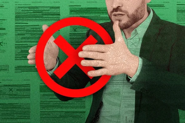 Illustration d'un homme portant un costume tenant un panneau d'interdiction sur fond vert.