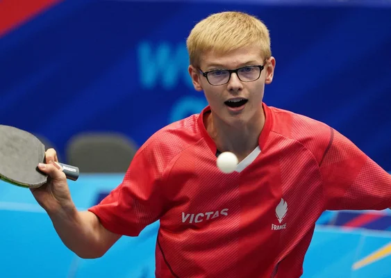 Félix Lebrun en compétition avec un maillot VICTAS et FRANCE.