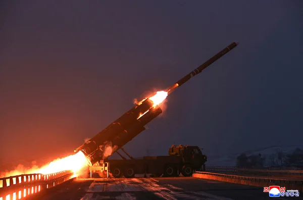 Tir d'un missile supervisé par Kim Jong-un en Corée du Nord