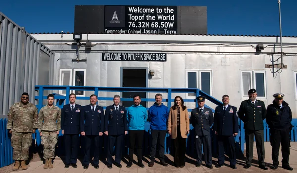 Le roi Frederik X visitant un silo de missile américain à Pituffik au Groenland.