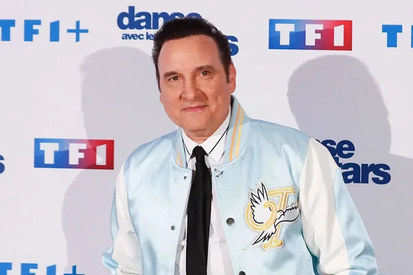 Jean-Marc Généreux devant les logos TF1 et Danse avec les stars.