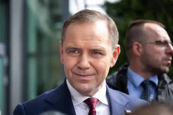 Pologne : le candidat nationaliste veut séduire l'extrême droite avant la présidentielle