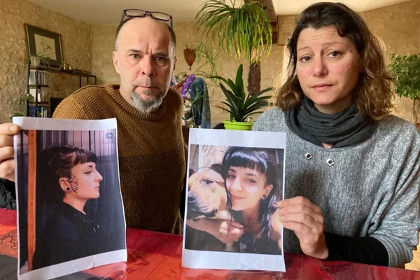 Deux portraits : une personne en chapeau et une femme tenant un chien.