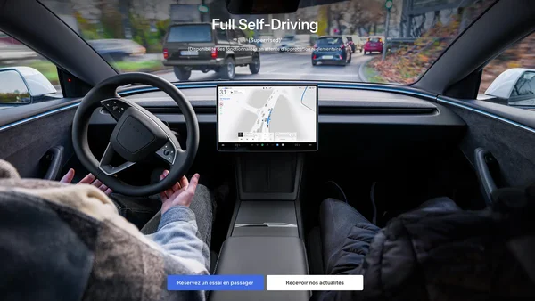 Tableau de bord d'une Tesla avec le système Full Self-Driving (Supervised) activé.