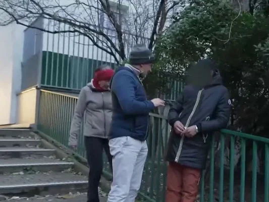 Membres d'un collectif de riverains s'organisant pour lutter contre les dealers à Villeurbanne.