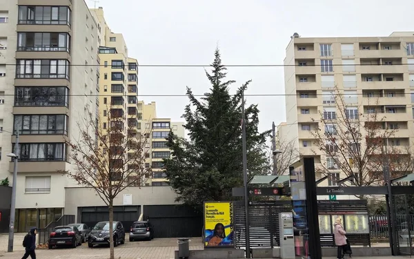 L'arrêt de bus Le Tonkin à Villeurbanne, dans un quartier marqué par le retour du trafic de drogue.