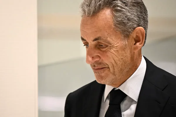 Nicolas Sarkozy dans un moment d'attente.