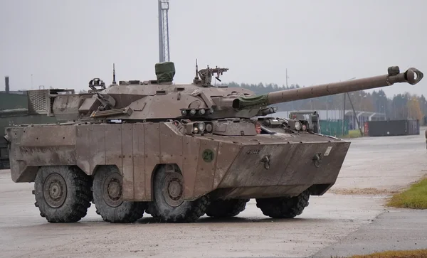 AMX-10 RCR SEPAR vu dans la livrée « brun terre de France »